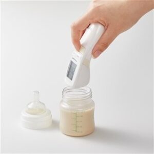 ミルクの温度を測る画像