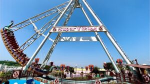 遊園地のバイキング画像